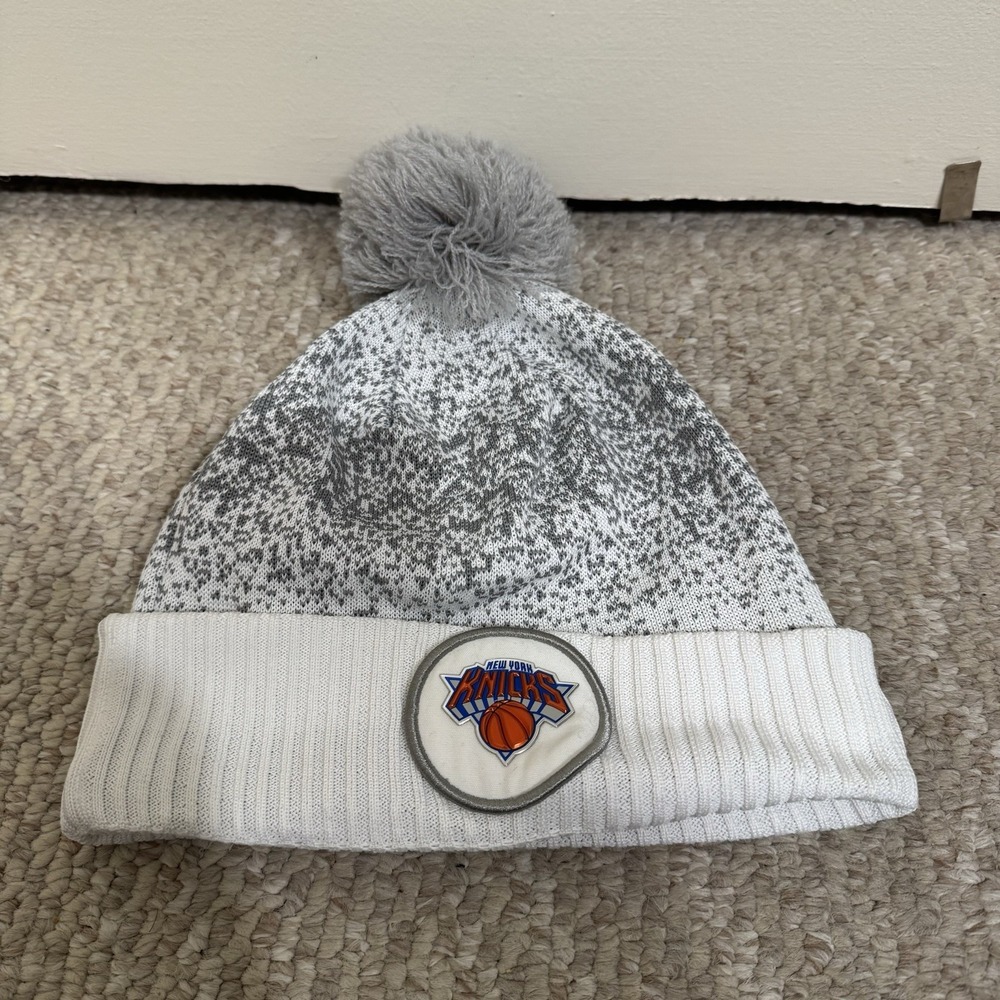 New York Knicks Beanie New Era One Size Fits Most Patch Logo Knit Pom NBA Hat